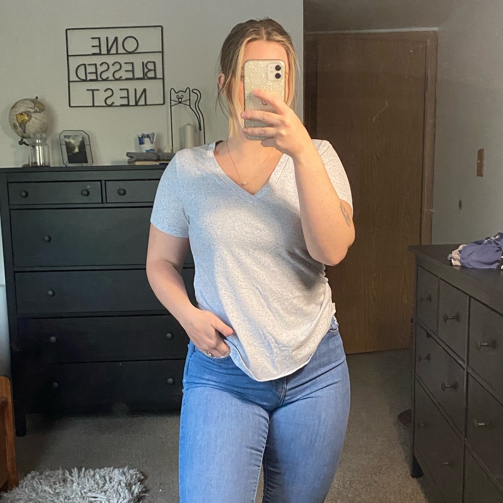 V neck basic tee